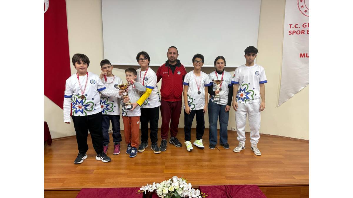 Büyükşehir sporcularından satrançta çifte başarı