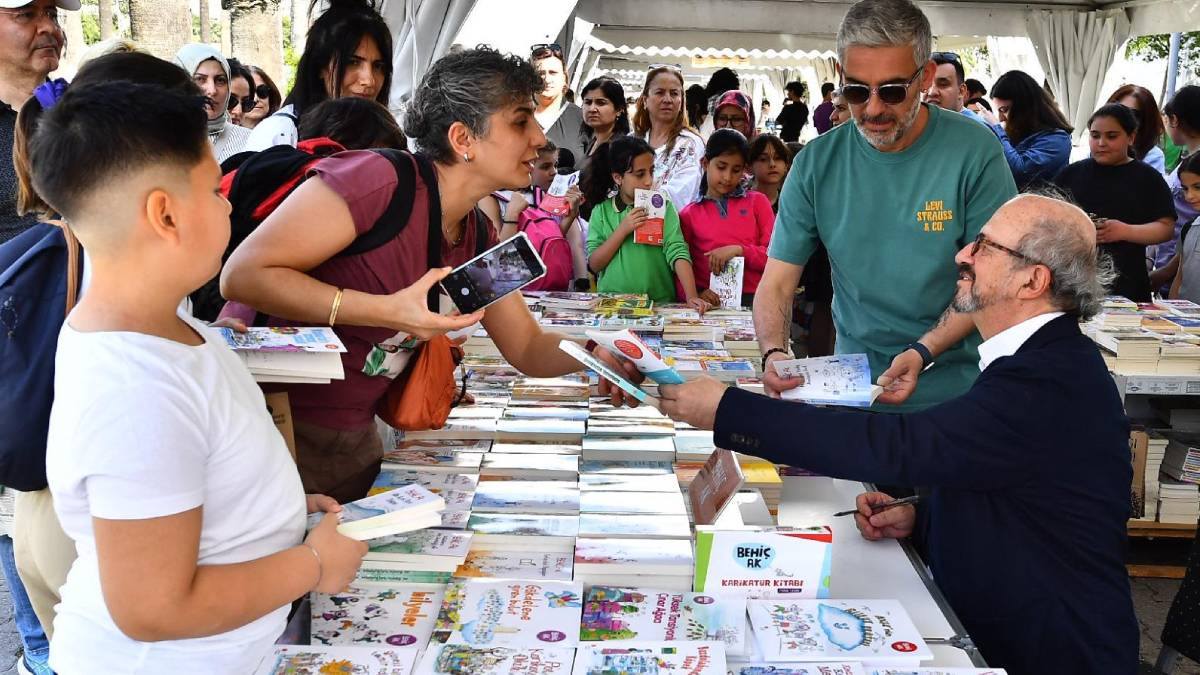 Behiç Ak: Çocuk dostu şehirlerde çocukları özgürleştirmeliyiz