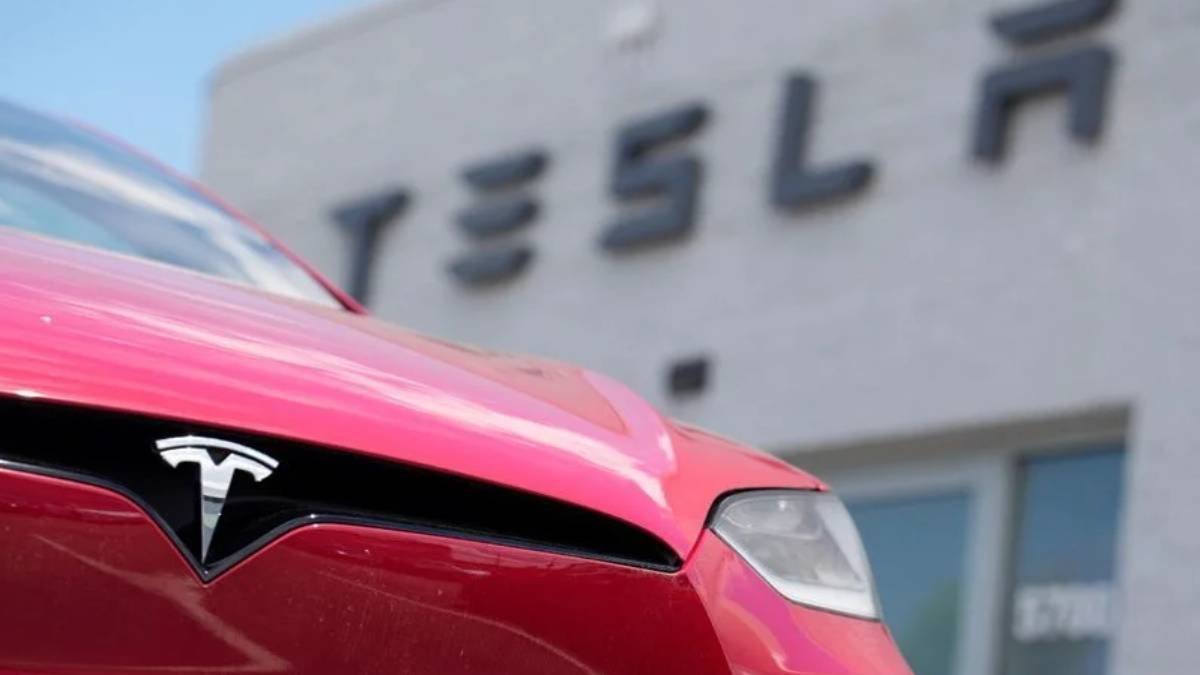Türkiye'nin gözü kulağı onda: Merakla beklenen ucuz Tesla'nın satış tarihi revize edildi