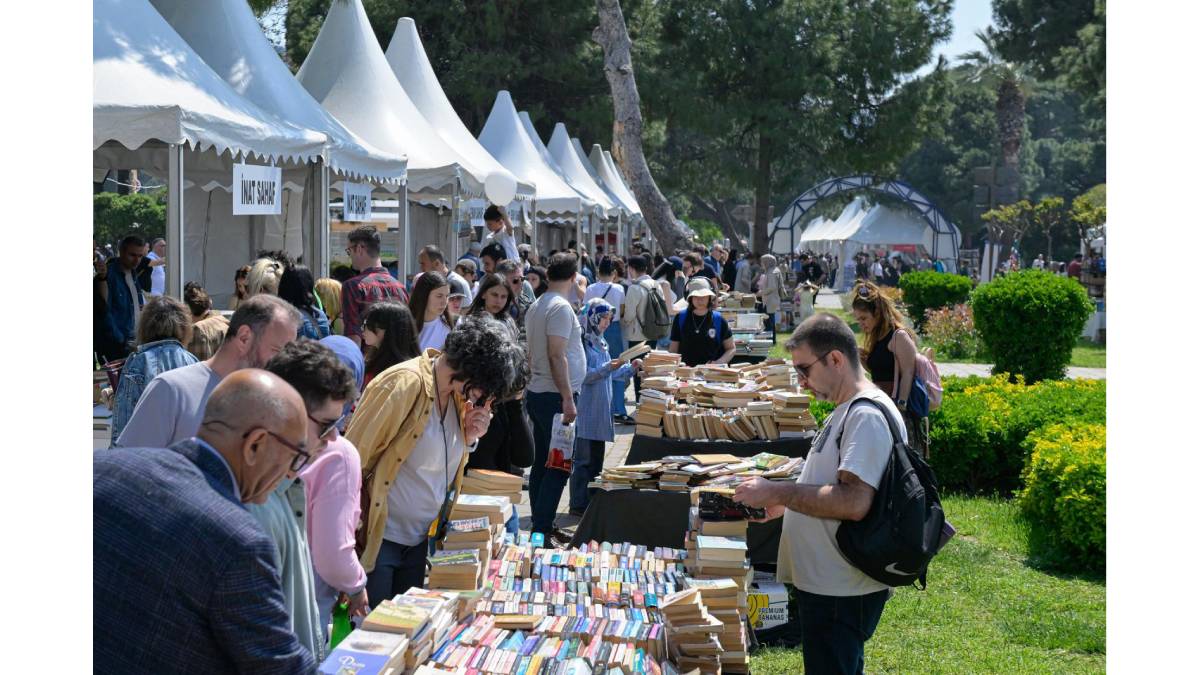 İZKİTAP hafta sonunda binlerce kitapseveri ağırladı