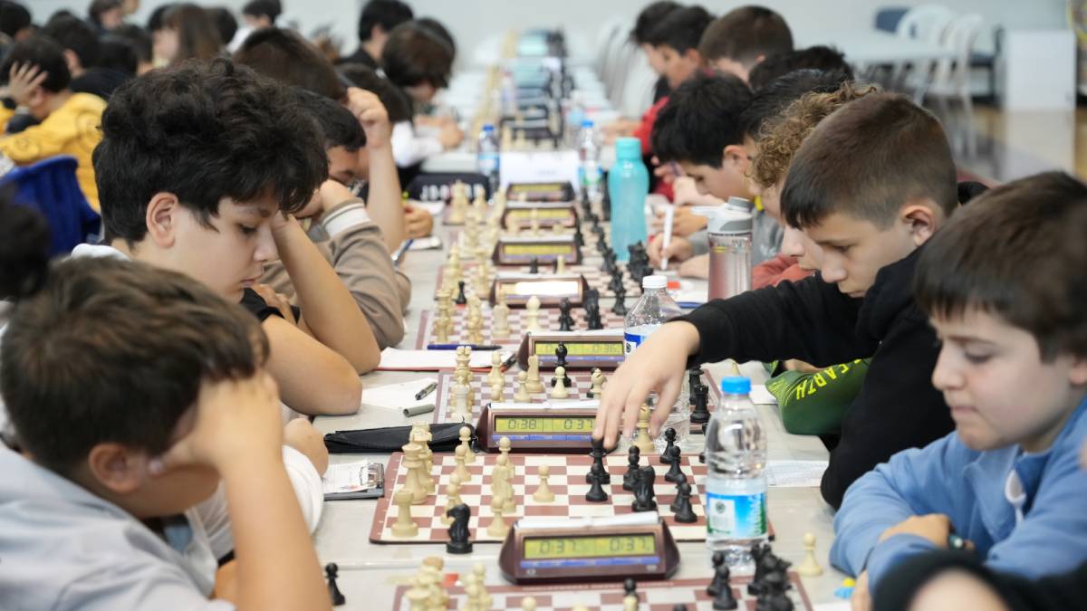 Kadıköy’de 23 Nisan coşkusu satranç turnuvasıyla başladı