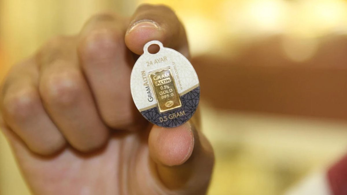Altın rekor tazeledi: Gram altın 4 bin lirayı aştı