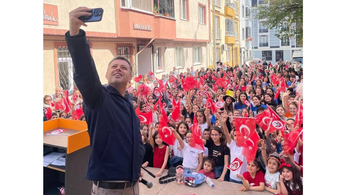 Başkan Sarıkurt, çocukların 23 Nisan sevincine ortak oldu