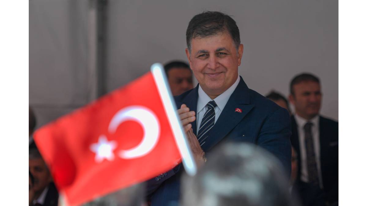 Tugay: İzmirlileri, 23 Nisan 1920’nin aydınlığıyla selamlıyorum