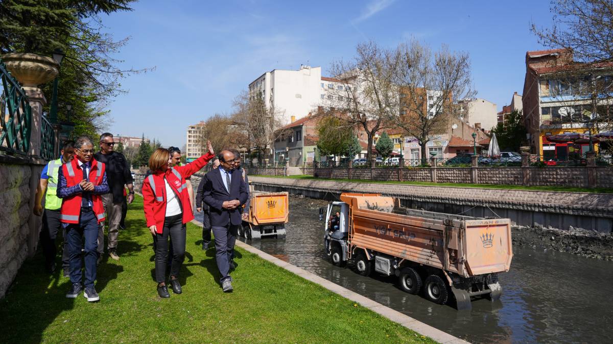 Eskişehir'in göz bebeği Porsuk temizleniyor