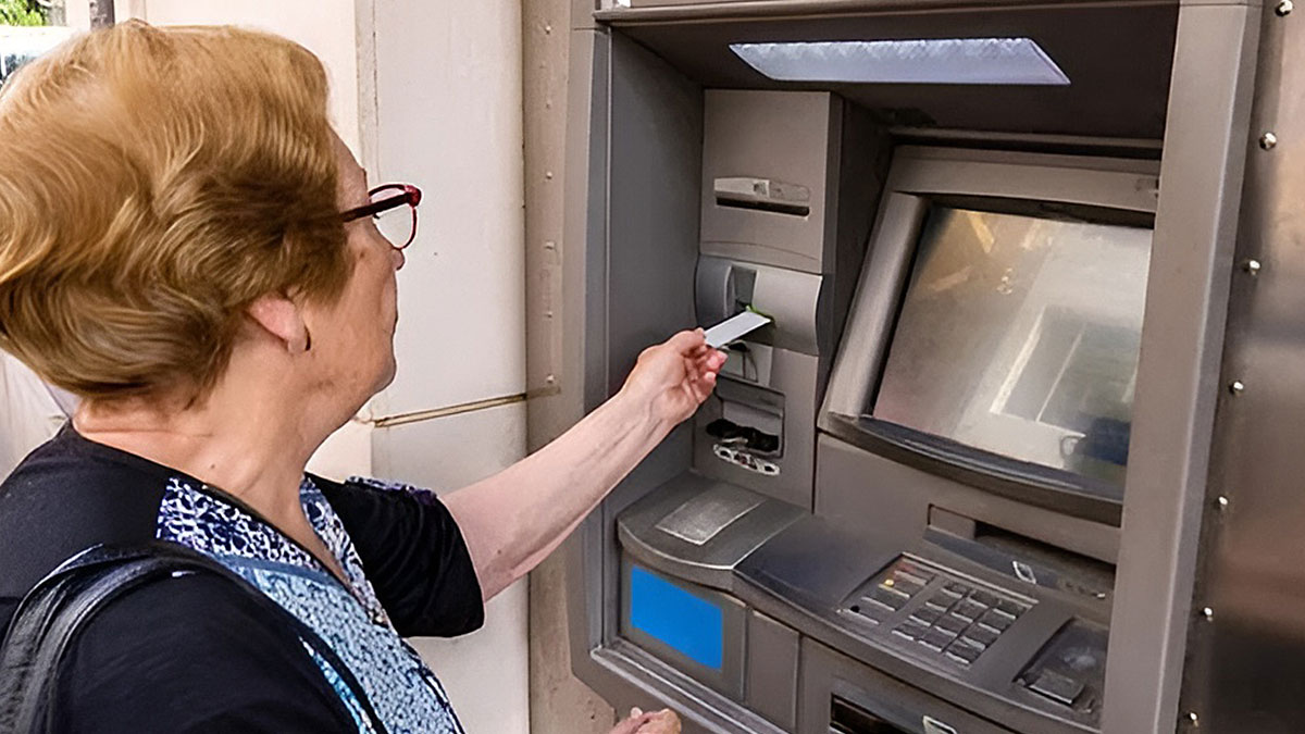 Banka ATM'lerinde yeni dönem, en çok yaşlıları ve engellileri endişelendiriyor! Yeni güvenlik önlemi onları zorlayacak
