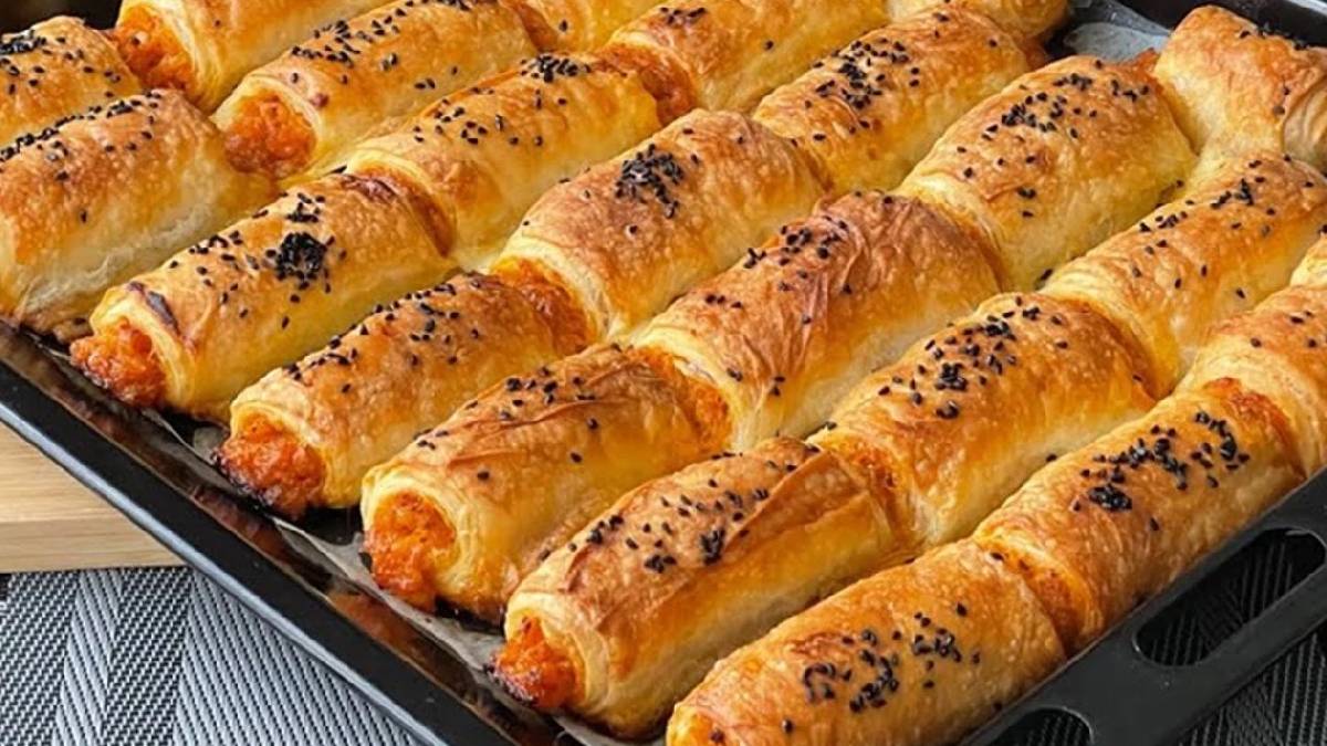 Kıtır kıtır dışı, yumuşacık içi! Çay saatlerinin olmazsa olmazı: İşte göreni acıktıran patatesli rulo börek tarifi