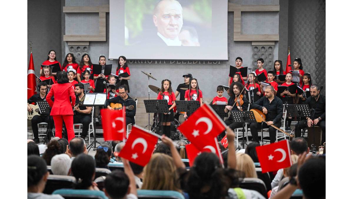 Miniklerden Atatürk'e saygı, geleceğe umut mesajı