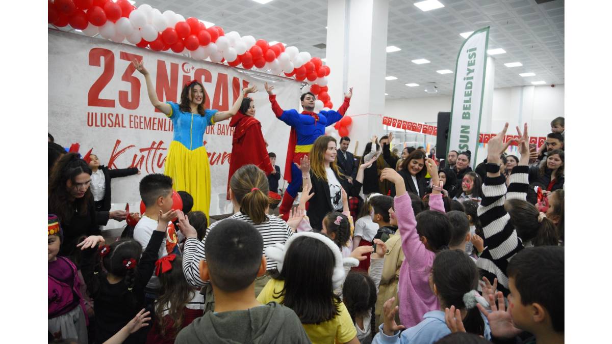 23 Nisan yürüyüşü coşku içerisinde geçti, çocuklar gönüllerince eğlendi