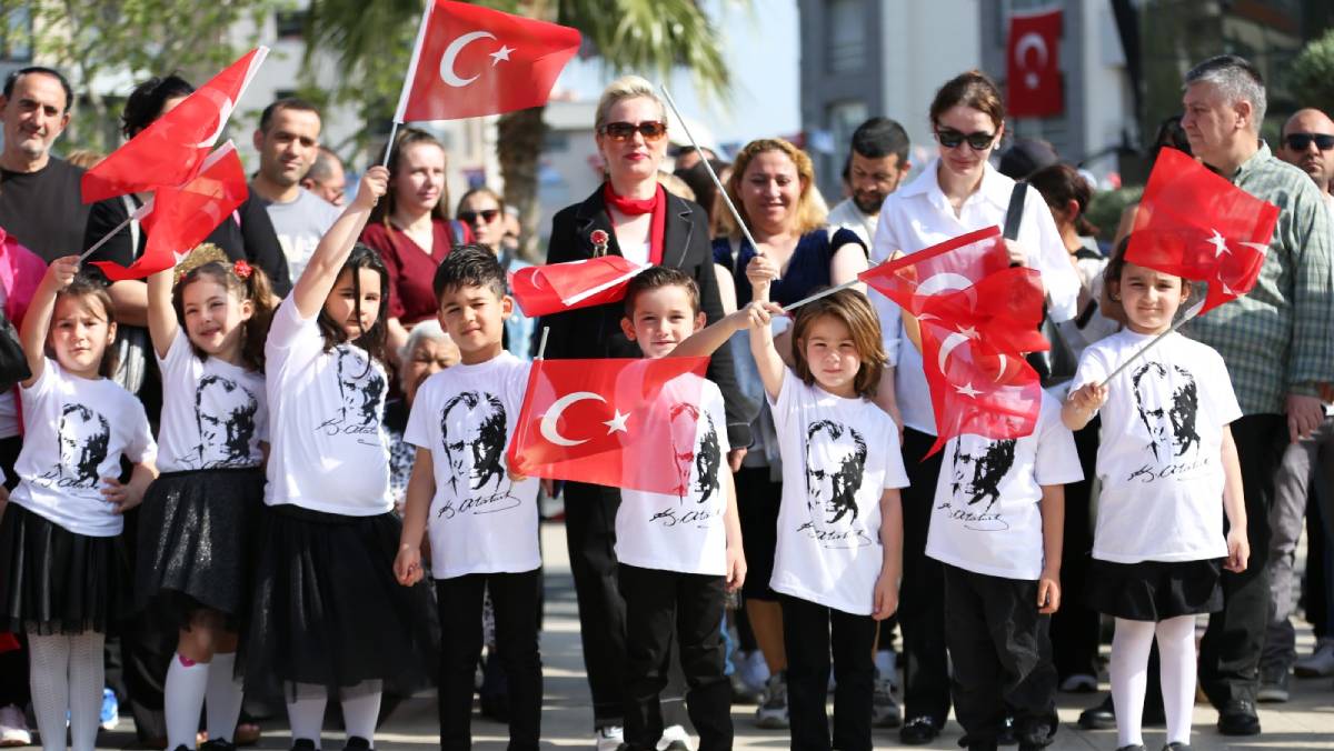 23 Nisan coşkusu Narlıdere’yi sardı