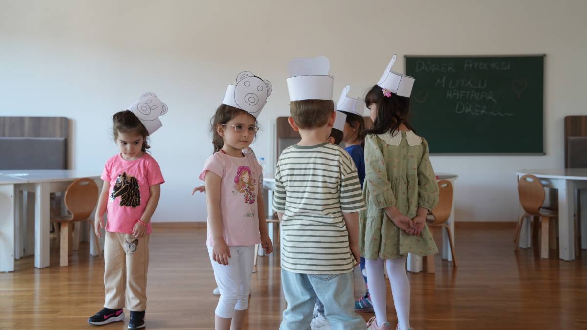 Çocuklara 23 Nisan hediyesi