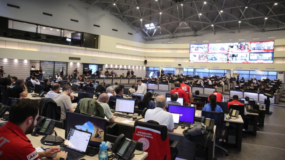 AFAD, İstanbul’daki depremler sonrası kriz toplantısı yaptı: Gelişmeler anlık olarak takip edilmektedir