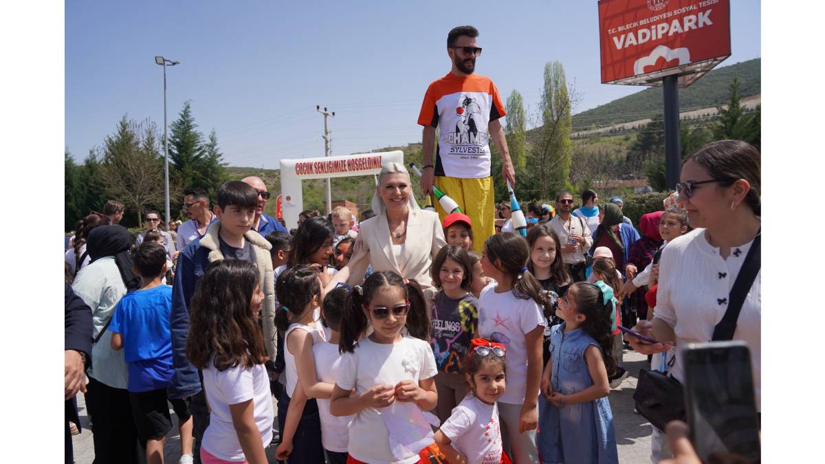 Çocuklar şenlikte gönüllerince eğlendi