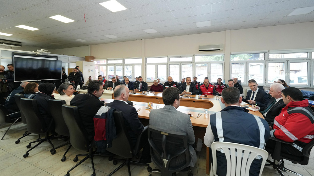 İstanbul Valisi Gül, Beylikdüzü, Küçükçekmece ve Avcılar'da deprem toplantısı yaptı