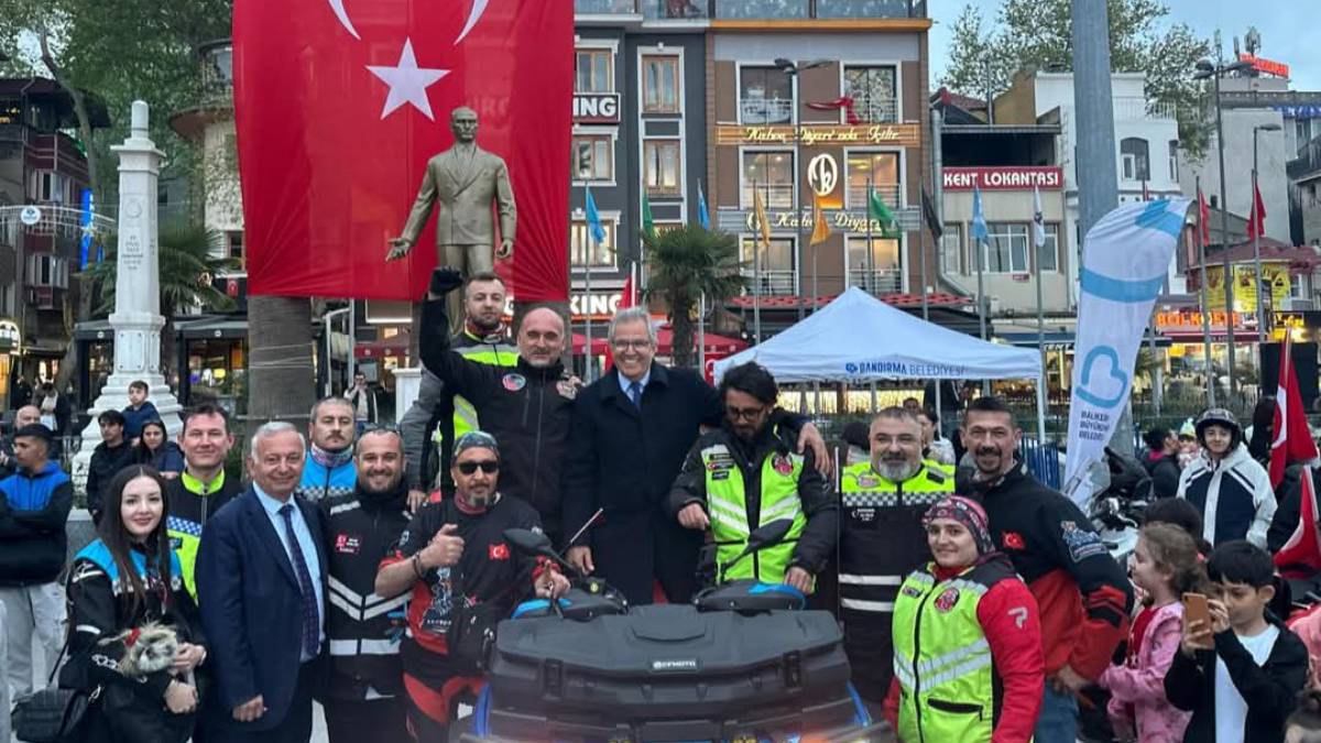 Bandırma’da 23 Nisan coşkusu motosiklet kortejiyle zirveye taşındı