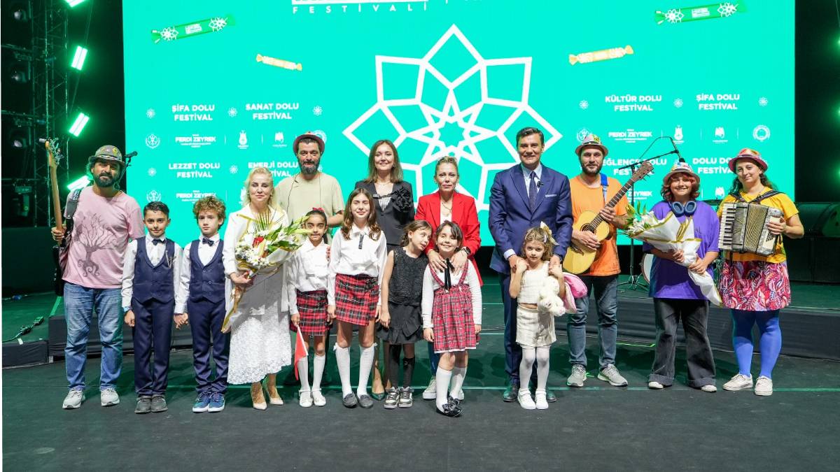 23 Nisan coşkusu 7’den 70’e meydanlara taştı