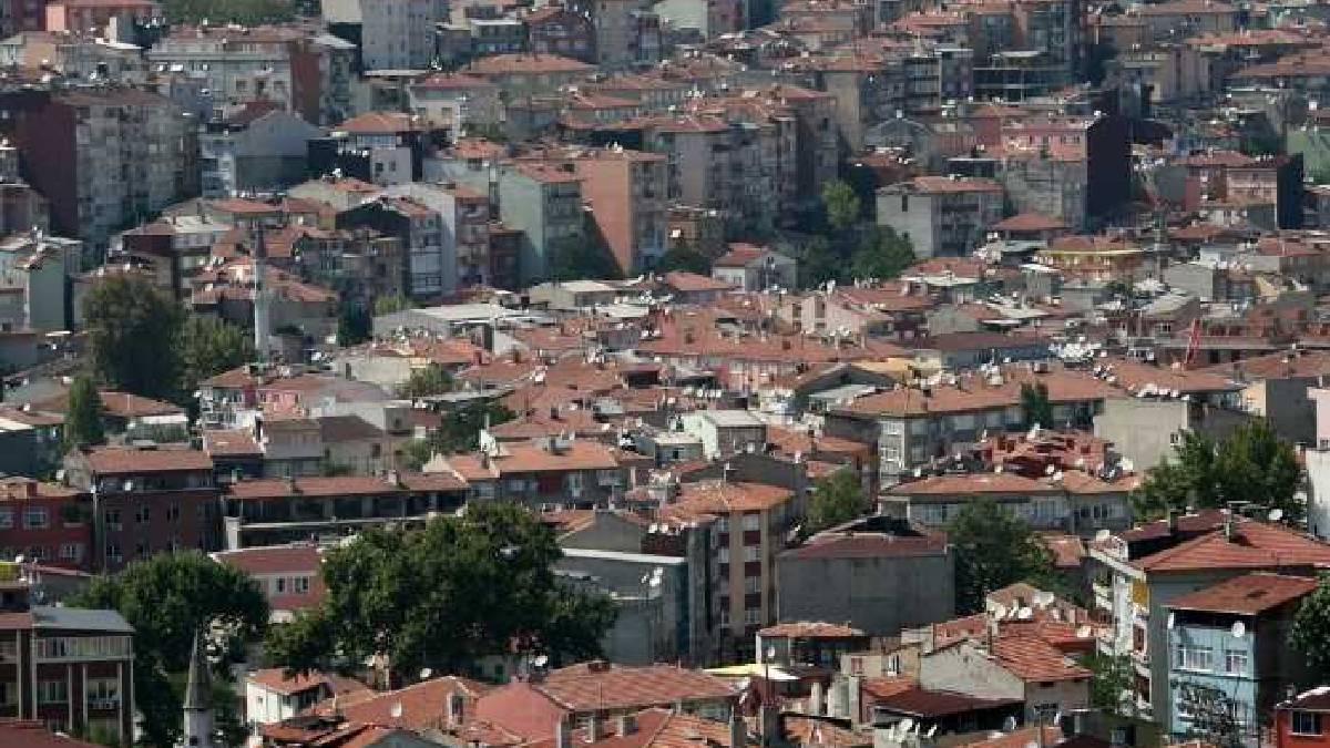 Deprem sonrası o siteden korkutan görüntüler! Beylikdüzü mü, Esenyurt mu? Kristal Şehir Sitesi iddiaları gündemde