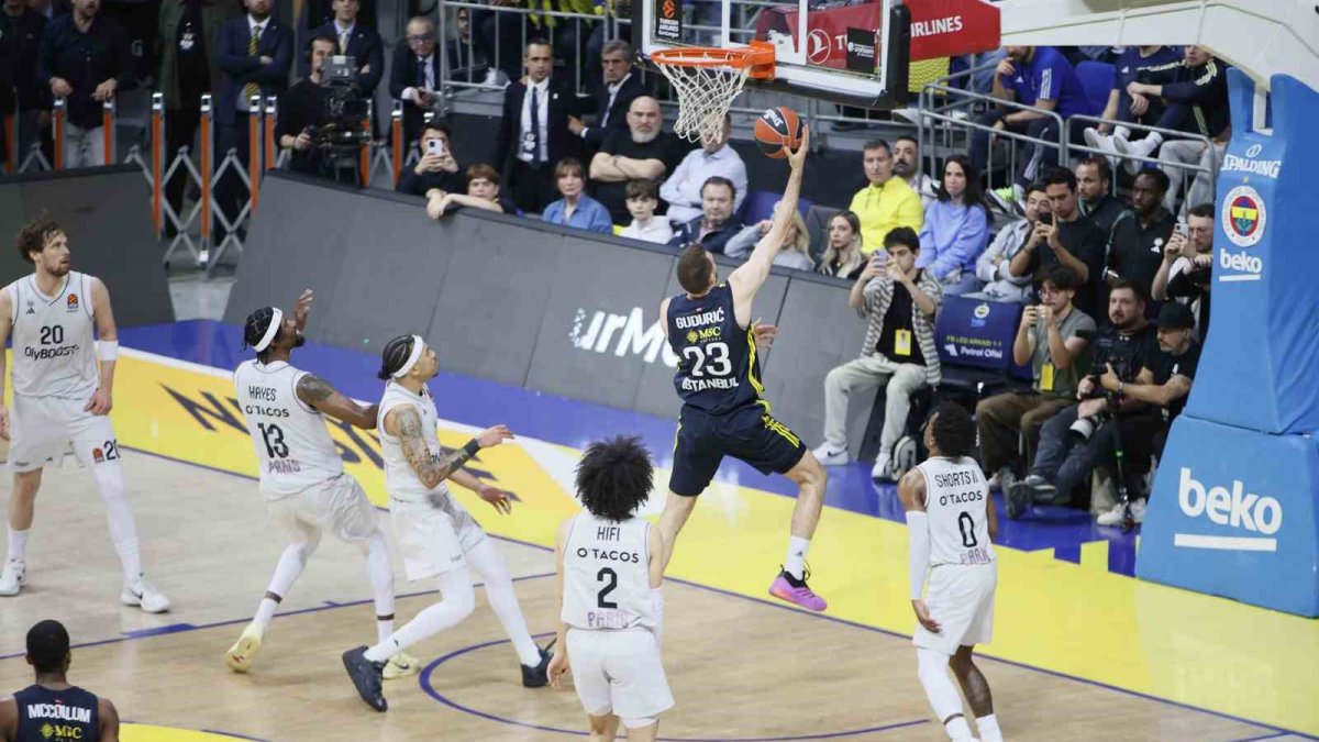 Fenerbahçe Beko taraftarı önünde şov yaptı: Final Four'a bir adım kaldı