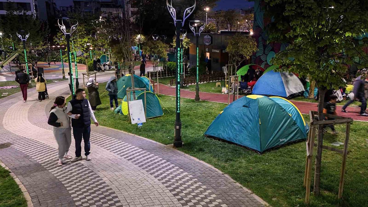 İstanbul’da çadırlarda deprem nöbeti