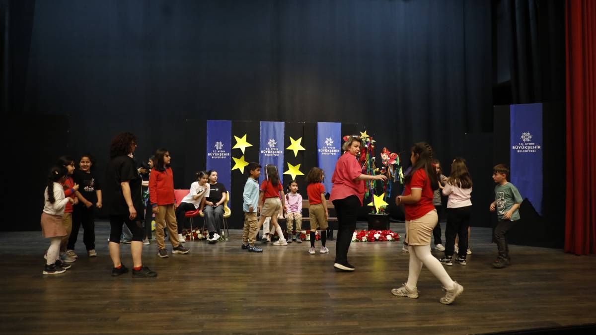 Geleceğin sanatçıları Başkan Çerçioğlu’nun başlattığı yaratıcı drama atölyesi ile yetişiyor
