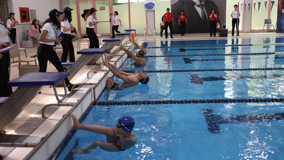 Engelsiz kulaçlar başarıya yüzüyor