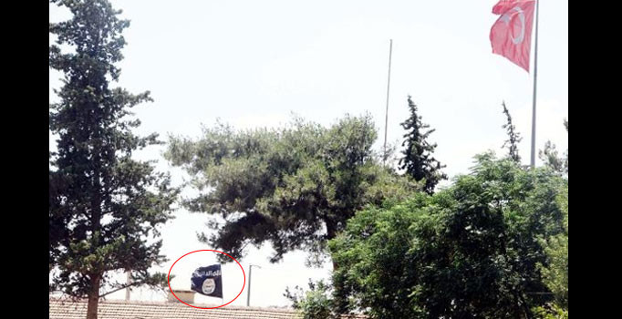 ÖSO'nun ilk icraatı sınırdaki IŞİD bayrağını indirmek oldu