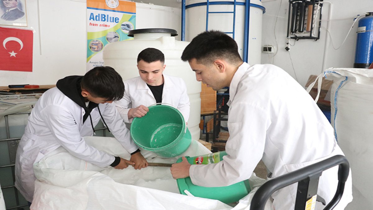 Daha lisedeler ama yıllık gelirleri 4 milyon! Fabrika gibi üretim yapıyorlar