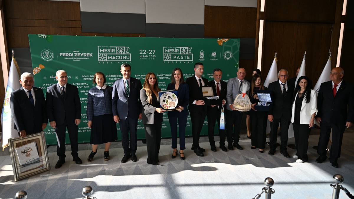 Mesir Festivali’nde hediyeler ve gönüller buluştu