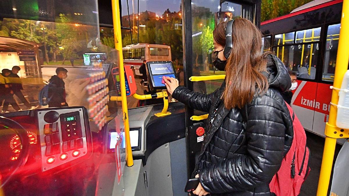 Toplu taşımaya zam yapıldı, çözüm de peşinden geldi! İzmir’de ucuz ulaşımın sırrı: O saatlerde %50 indirimli…