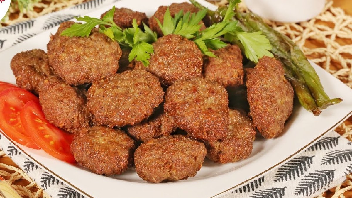 Her gelen tarifi soracak! Kısırlar 5 çaylarına değil akşam yemeklerine geliyor! İşte kızarmış kısır köfte tarifi…