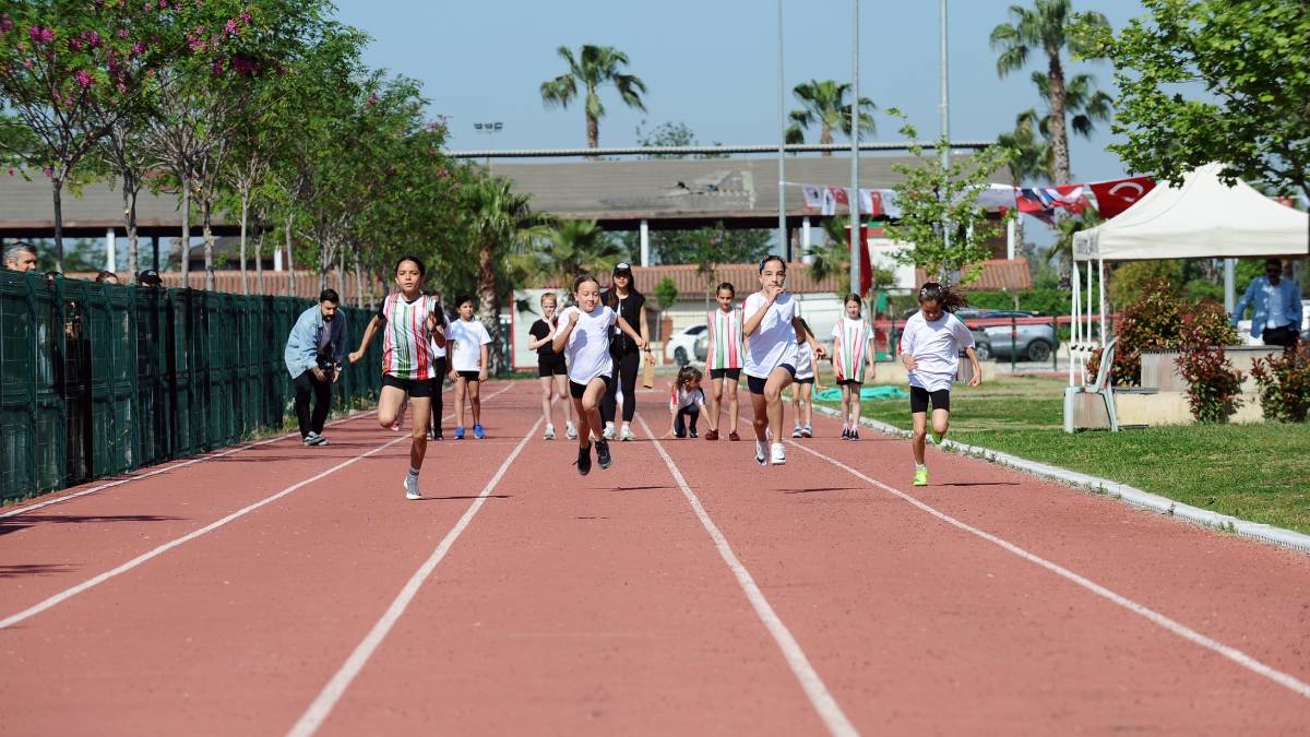 Atletizm pistinde bayram coşkusu