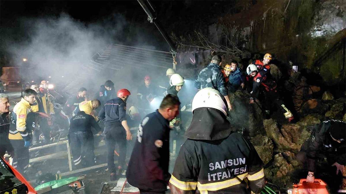 Samsun'da akaryakıt istasyonunda heyelan faciası: Baba ve 2 çocuğu hayatını kaybetti