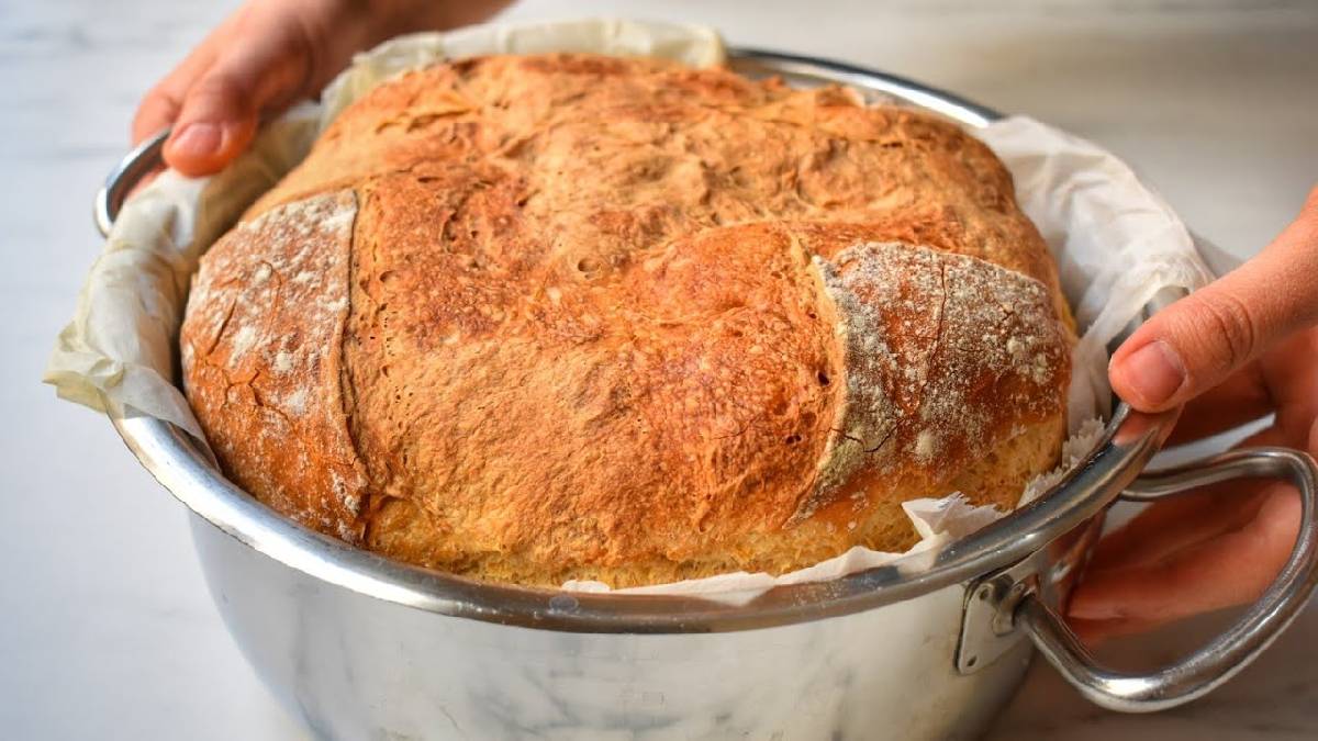 Ne mayalamaya ne de fırına ihtiyaç yok! 4 malzemeyle tencerede pişiyor, market ekmeğinin yüzüne baktırmıyor…
