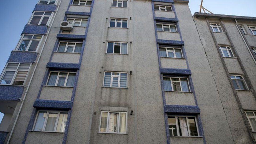 İstanbul'daki depremde bin 640 bina hasar aldı