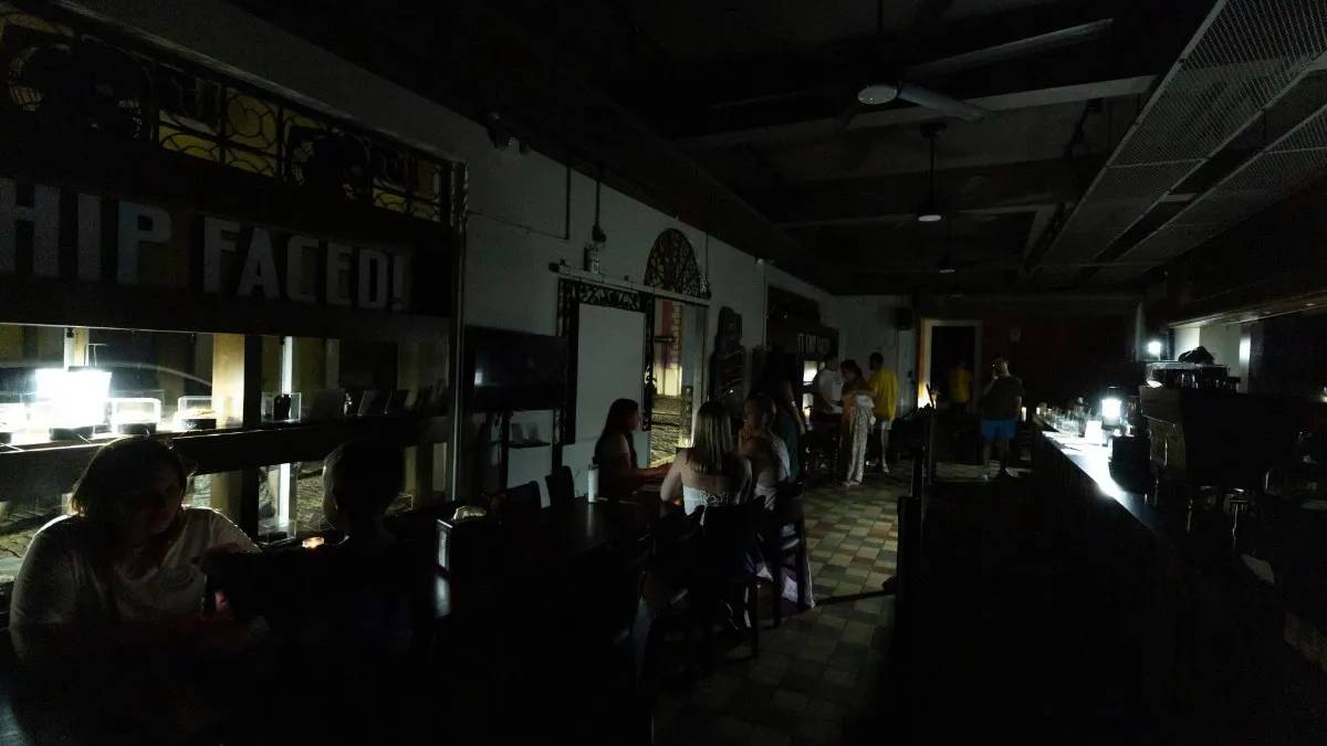 Avrupa'nın  üç ülkesinde elektrik kesintisi: Trafik ışıkları çalışmıyor, metrolar durdu