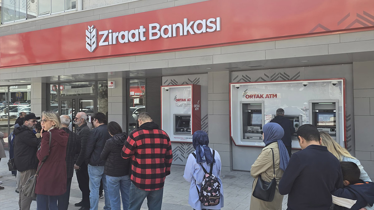 Ziraat Bankası’nın 'promosyon' sözü kuyruğa takıldı: Yüzlerce öğretmen saatlerce sıra bekledi