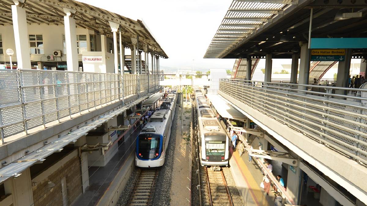 İZBAN’la seyahat etmek lüks oldu! En kısa mesafe bile bakın kaç TL? İşte 2025 İZBAN fiyatları