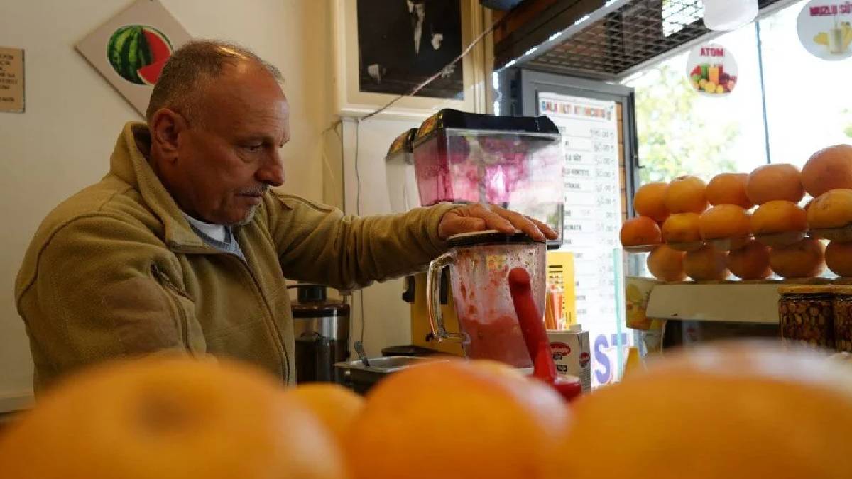 Yaz kış fark etmiyor, herkes bu lezzeti istiyor! İçinde yok yok: O üretiyor kapış kapış satılıyor