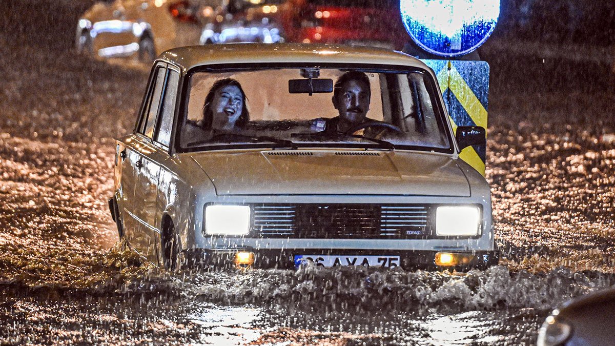 Ankara'da her sağanak yağmurda aynı tehlike! Altyapı, birkaç saatlik yağmuru bile kaldıramıyor