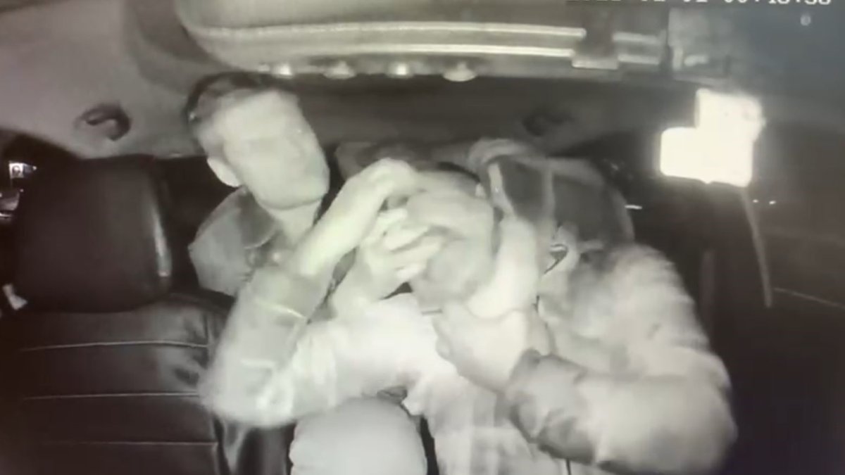 İngiliz boksör taksiciyi darp etti: O anlar araç kamerasına yansıdı