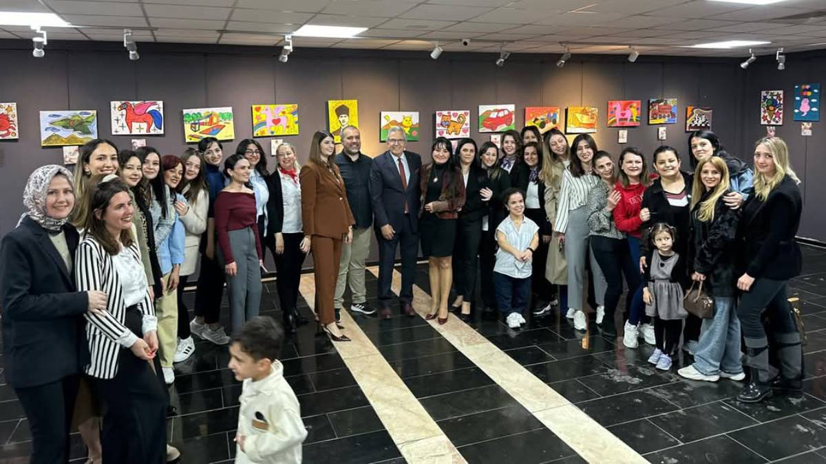 Minik yüreklerden büyük sanat: “Bir Yılın Renkleri”