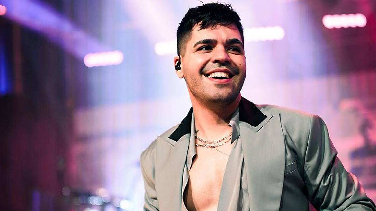 Emir Can İğrek ödülünü tutuklu öğrencilere adadı