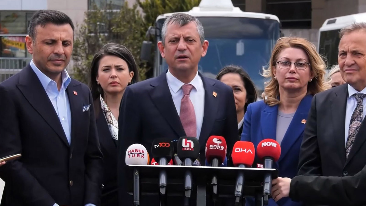 Özel, Özdağ'ın duruşması sonrası Yerlikaya'ya seslendi: Ailelerimizle uğraşma!