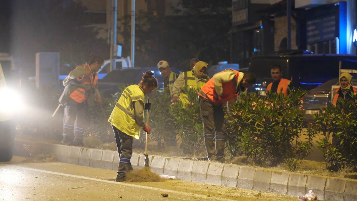 Belediye ekiplerinden gece mesaisi