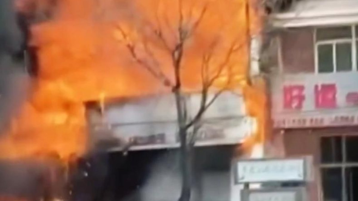 Çin'de restoranda çıkan yangında 22 kişi yaşamını yitirdi