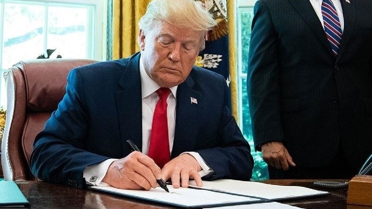 Beyaz Saray, ‘Üretimi buraya getirmeye kararlı’ diyerek duyurdu: Trump, tarifelere ilişkin kararnameyi imzalayacak