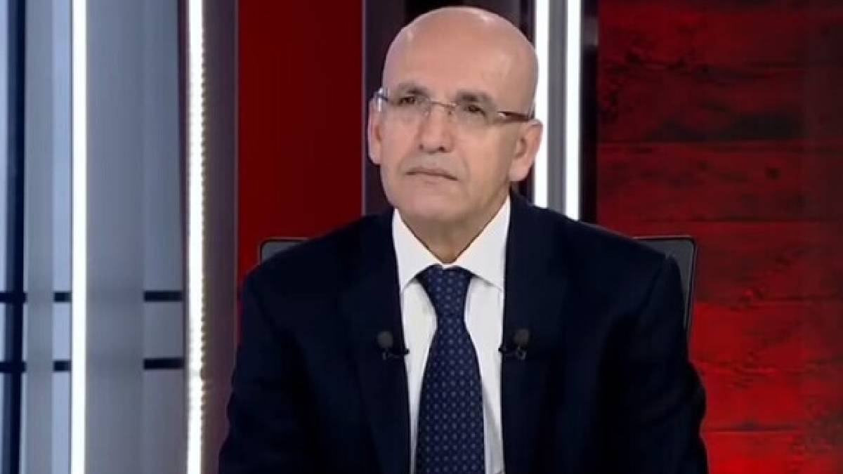 Canlı yayına damga vuran anlar... Mehmet Şimşek'in cevaplayamadığı soru sosyal medyayı salladı!