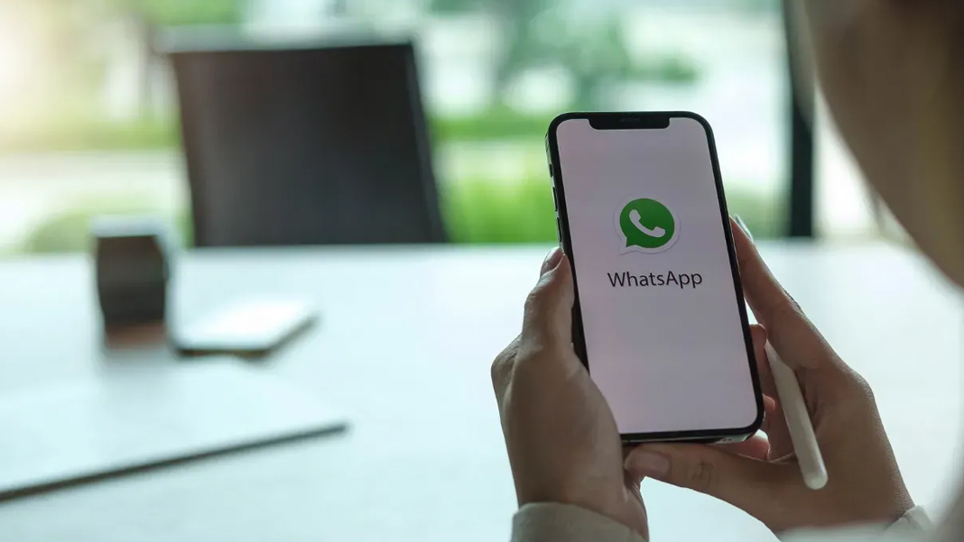WhatsApp'ta zorunlu yapay zeka tepki çekti