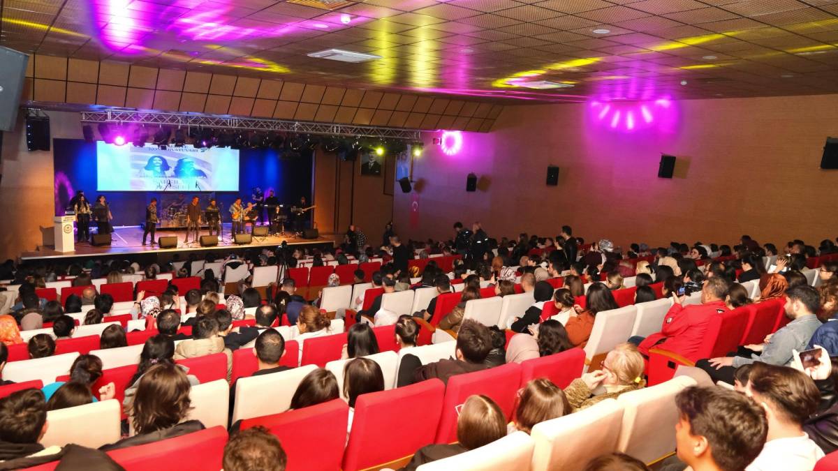 Barış Manço ve Cem Karaca şarkılarının seslendirildiği konsere yine ilgi büyüktü