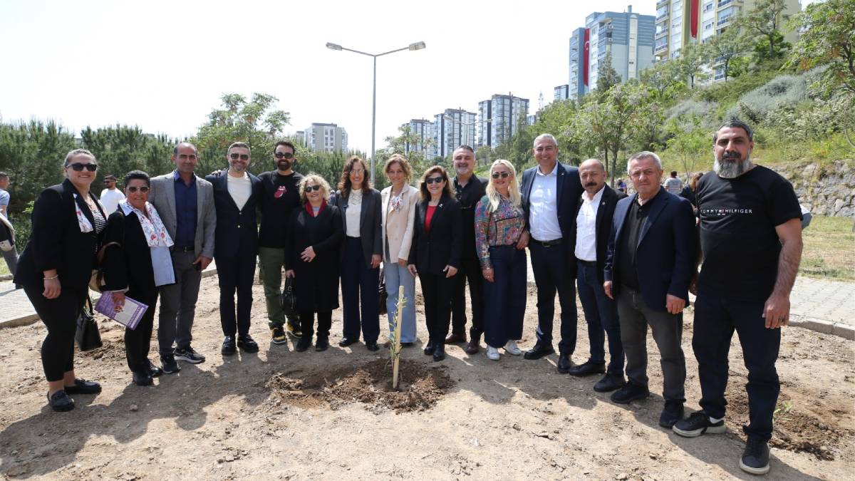 Karşıyaka’da zeytin fidanları toprakla buluştu